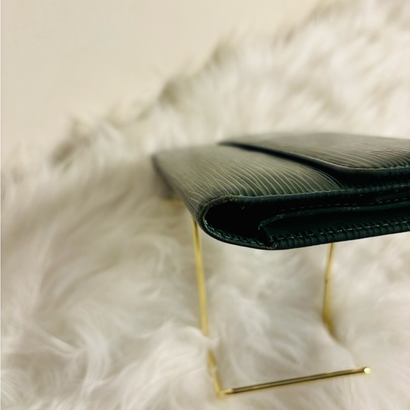 Louis Vuitton Green Sarah Epi Wallet - Picture 8 of 12